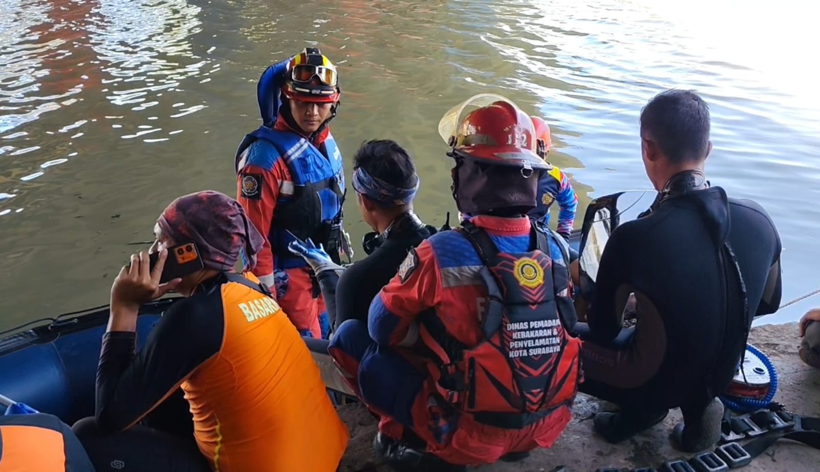 Dua Orang Tenggelam di Sungai Brantas Rolak Surabaya