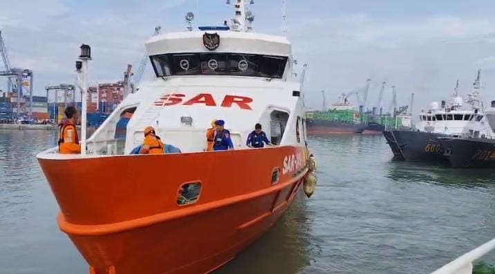 KN SAR Permadi Dikerahkan Evakuasi ABK MV Girolando Express yang Sakit di Perairan Surabaya