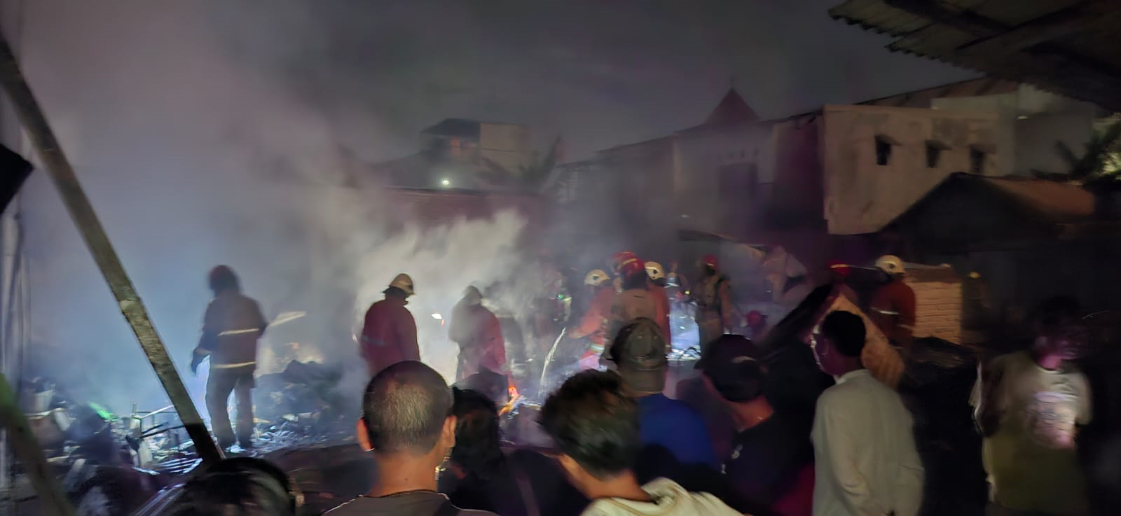 Tujuh rumah di surabaya terbakar, diduga api dari kompor gas