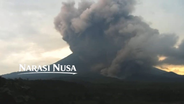 Aktivitas Gunung Semeru meningkat, empat kali erupsi terjadi hingga siang dengan kolom abu mencapai