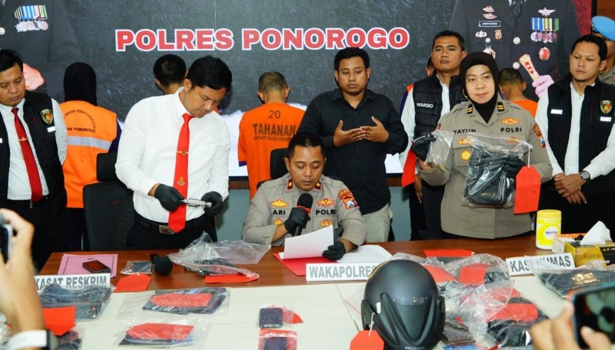 Polres Ponorogo Tangkap Pasutri Diduga Jual Senpi Rakitan.
