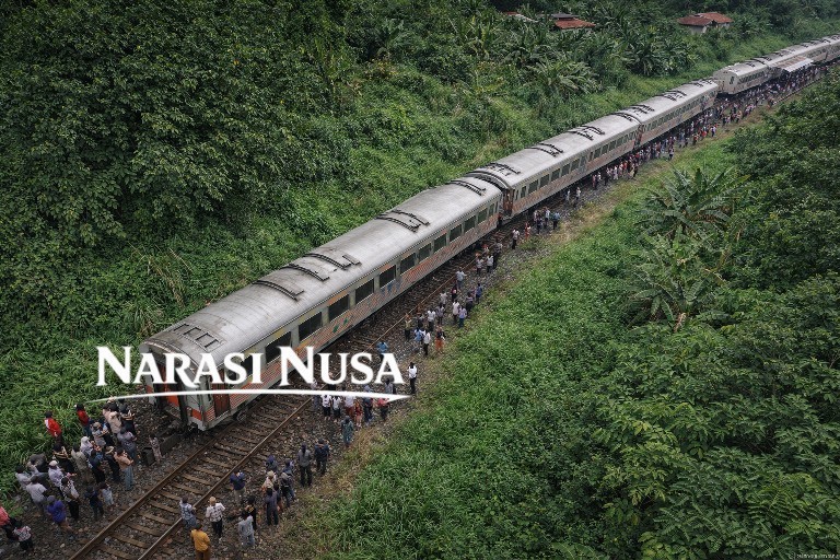 KA Bangunkarta Anjlok di Brebes, 3 Gerbong Keluar Rel, KAI Fokus Evakuasi Jalur