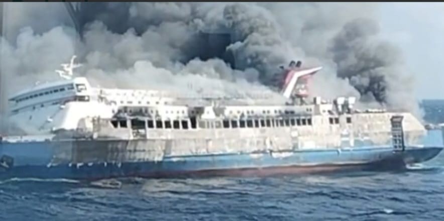 KM Mutiara Sentosa 2 Terbakar di Perairan Utara Sumenep, 250 Penumpang Dievakuasi