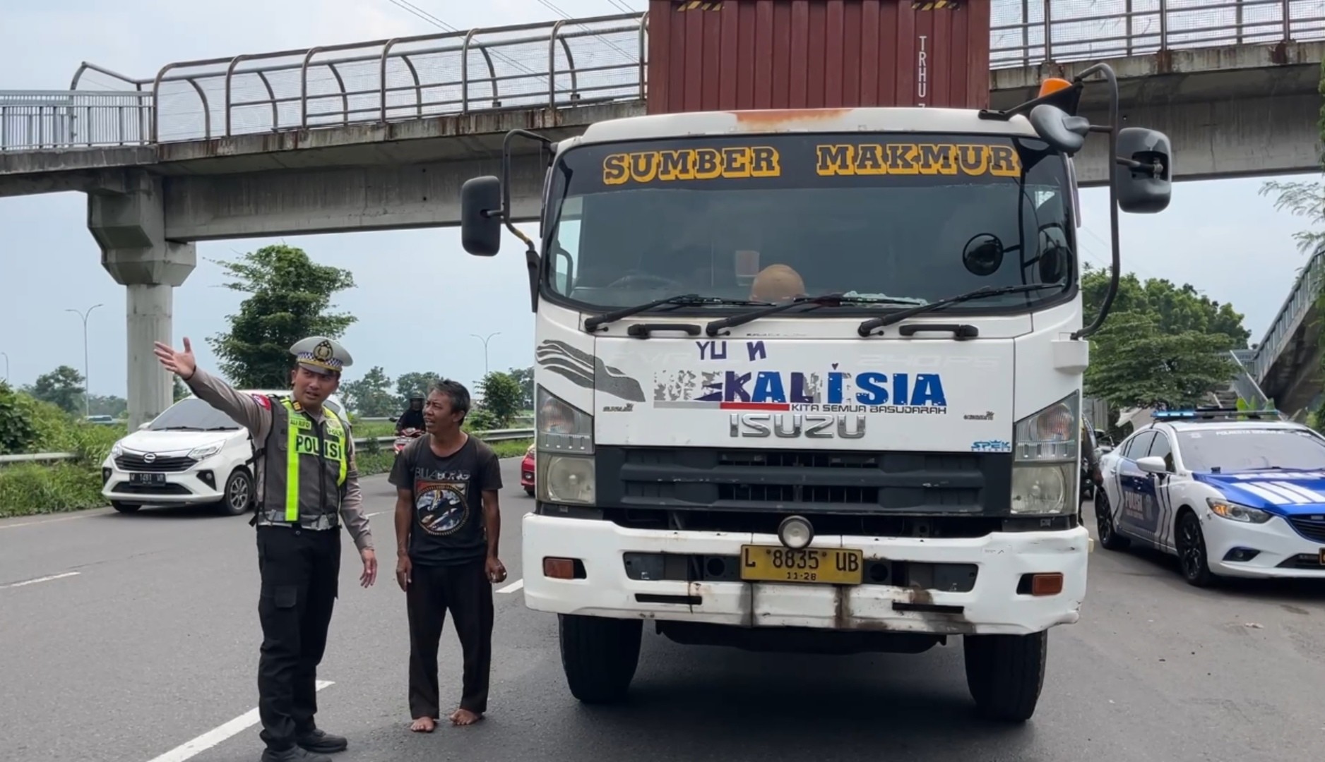 PJR Polda Jatim Terapkan Pembatasan Angkutan Barang Demi Kelancaran Lalu Lintas Nataru