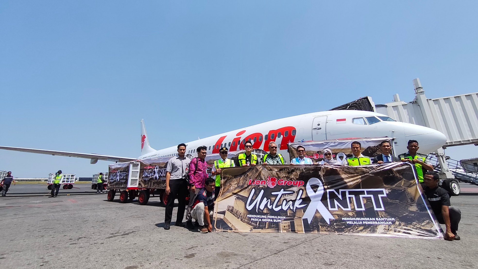 Bantuan Gempa NTT Diberangkatkan dari Juanda, Lion Air Bawa 1.000 Paket Sembako