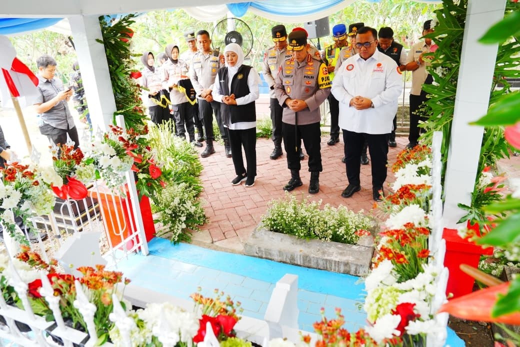 Kapolri Ziarah ke Makam Marsinah di Nganjuk, Keluarga Terharu atas Perhatian Negara